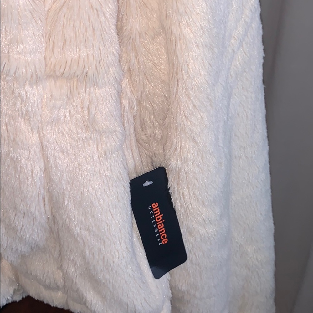 Fluffy jacket - Picture 3 of 4